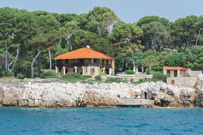 Private tour on a sailboat Swim and stand up paddle Antibes cape - Cruising past villas, yachts, and the cape