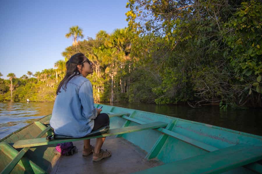 Puerto Maldonado: Sandoval Lake Full-Day Trip with Canoeing - Giant otters, caimans, monkeys, and parrots