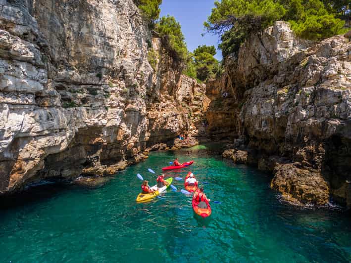 Pula: Kayak Adventure with Cave & Island Snorkeling - The paddle back to Vinkuran port