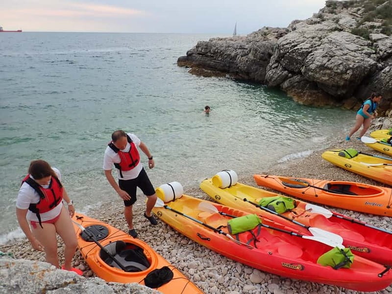 Pula: Sunset Adventure – Boat, Kayak, Snorkeling & Sunset - Who should book this outing