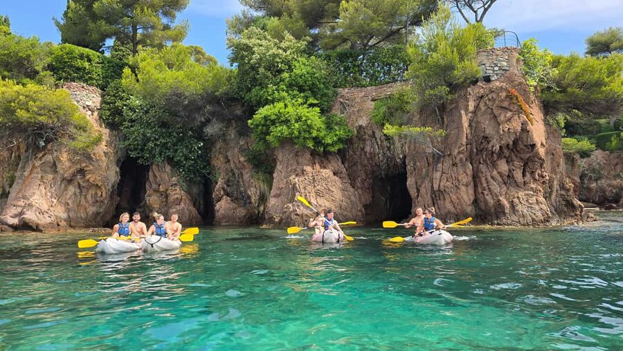 Rando Kayak Agay Guided Visit - Paddling Through the Esterel Coves
