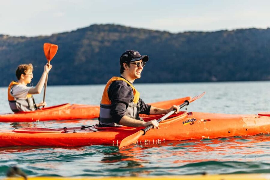 Rome: Popes' Lake, Kayak Tour with Swimming & Roman Pizza - Paddling past Castel Gandolfo and Roman remains