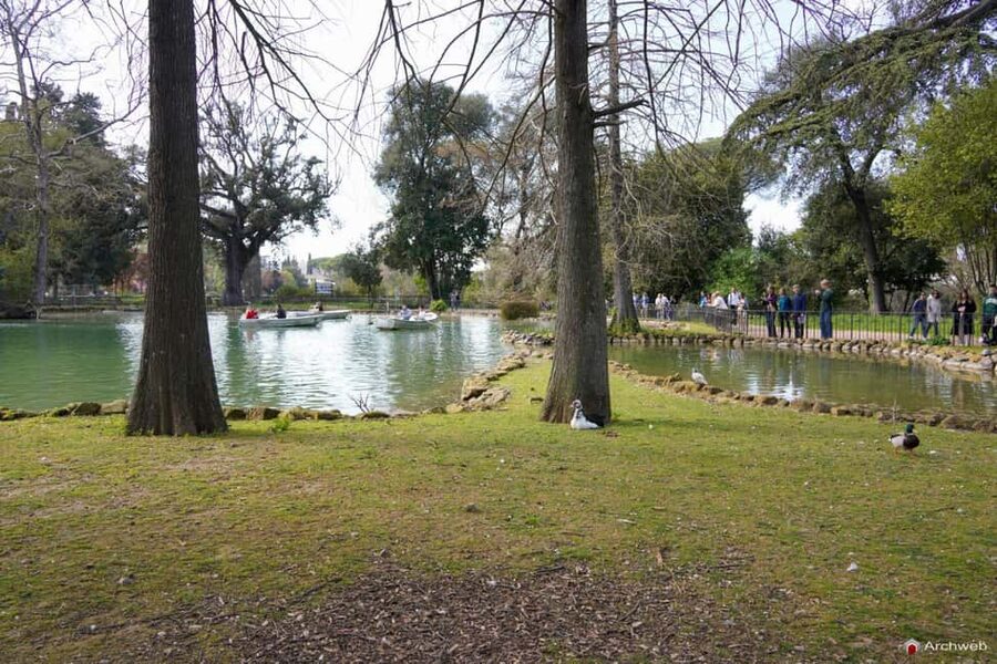 ROME: Villa Borghese Lake tour by boat paddling independently +aperitivo - Should you book the Villa Borghese lake tour?