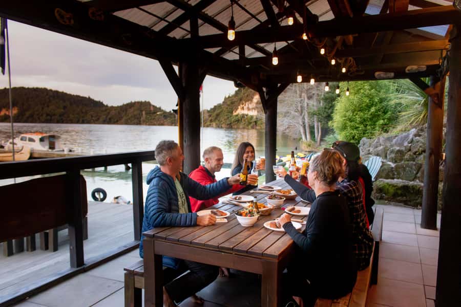 Rotorua: Evening Starlight Gourmet Kayak Tour with dinner - Manupirua Hot Pools by water
