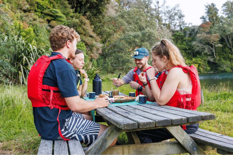 Rotorua: Glow Worm Adventure Kayak - Meeting in central Rotorua and heading to the lake