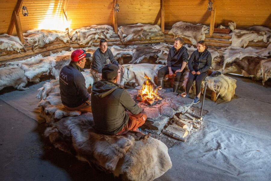 Rovaniemi: Authentic Reindeer Farm & Canoeing - What to wear for four hours outdoors