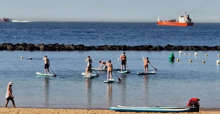 Santa Cruz de Tenerife: Las Teresitas Stand Up Paddle Course - The instructor makes the first attempt less daunting