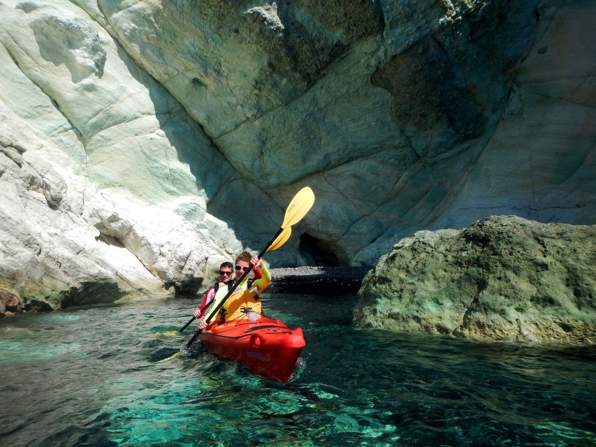 Santorini: Sunset Sea Kayak with Light Dinner - Guides, instruction, and the group atmosphere