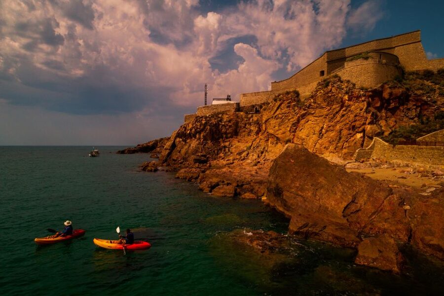 Sea kayak tour: Sète, the French pearl of the Mediterranean - Starting at the Môle Saint-Louis sea base