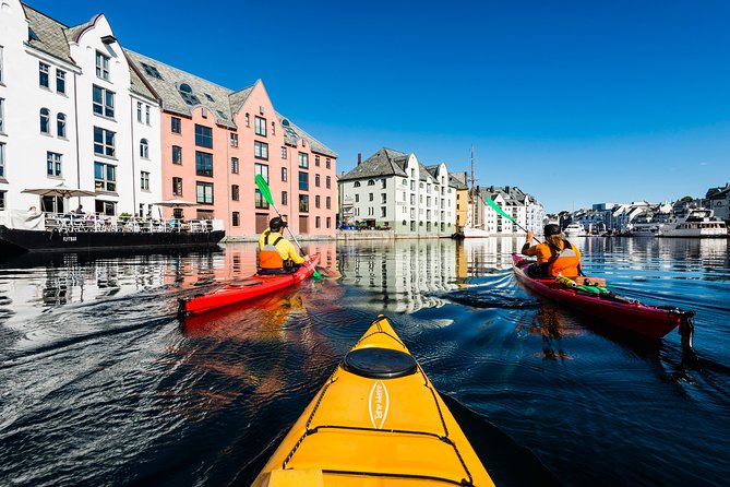 Sea Kayaking In Ålesund - Starting at Brunholmen and getting ready