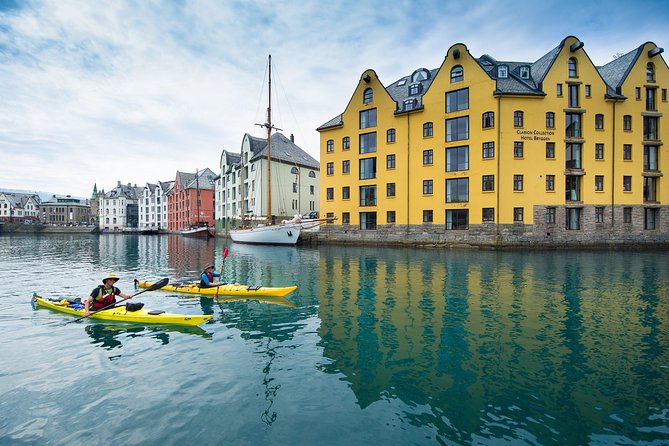 Sea Kayaking In Ålesund - Paddling through Brosundet