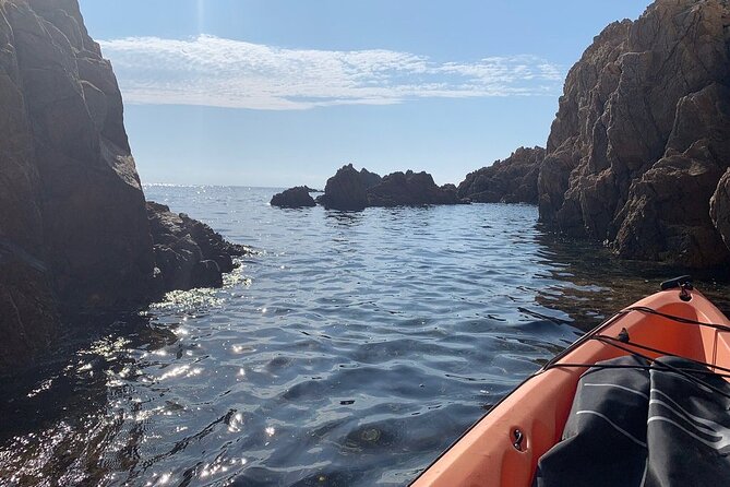 Sea kayaking in the heart of the Ramatuelle Nature Reserve - The clear-water swim and snorkeling stop