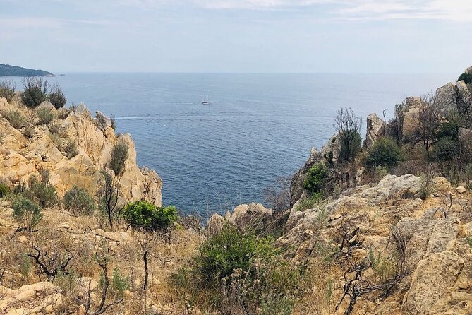 Sea kayaking in the heart of the Ramatuelle Nature Reserve - What the scenery feels like from a kayak