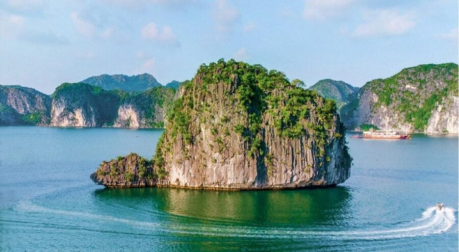Self guided kayaking tours in less traveled Lan Ha Bay - Lagoons and caves when the tide allows