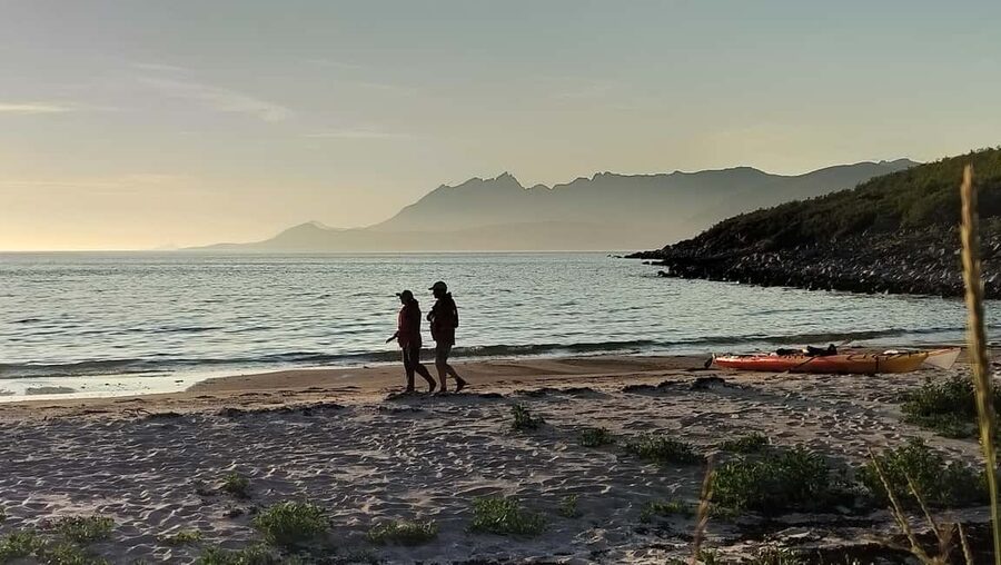 Senja: Guided Small Group Evening Kayaking Tour - The 1.5-hour paddle toward Ånderdalen