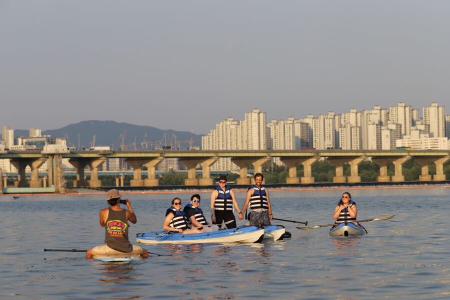 Seoul: Stand Up Paddle Board (SUP) & Kayak in Han River - About 90 minutes on the Han River
