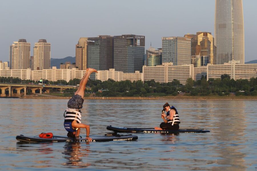 Seoul: Stand Up Paddle Board (SUP) & Kayak in Han River - The photo session is more useful than a gimmick