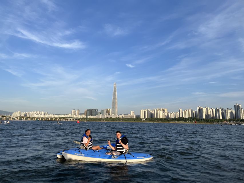 Seoul: Stand Up Paddle Board (SUP) & Kayak in Han River - Arriving, changing, and meeting Koa