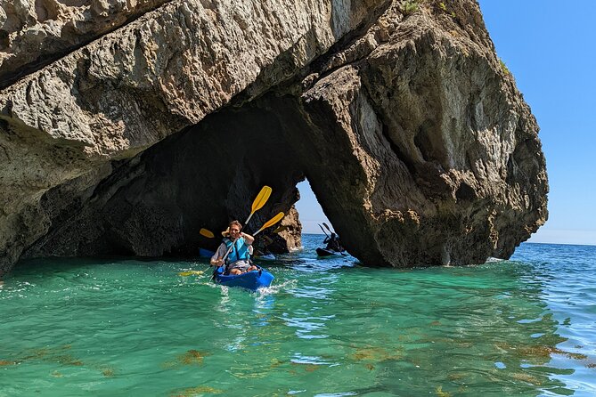 Sesimbra : Guided Kayak Tour in Arrábida Natural Park & Caves - Praia do Ribeiro do Cavalo: the best pause of the day