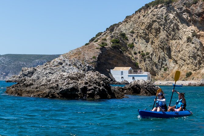 Sesimbra : Guided Kayak Tour in Arrábida Natural Park & Caves - Why the guide makes such a difference