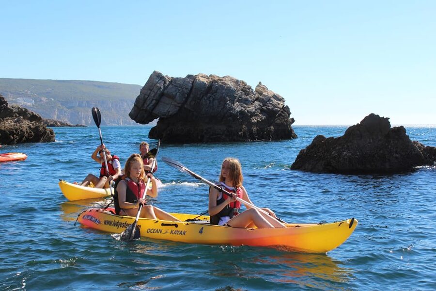 Sesimbra: Ribeiro Cavalo Beach, Caves, & Arrábida Kayak Tour - The return paddle to Sesimbra