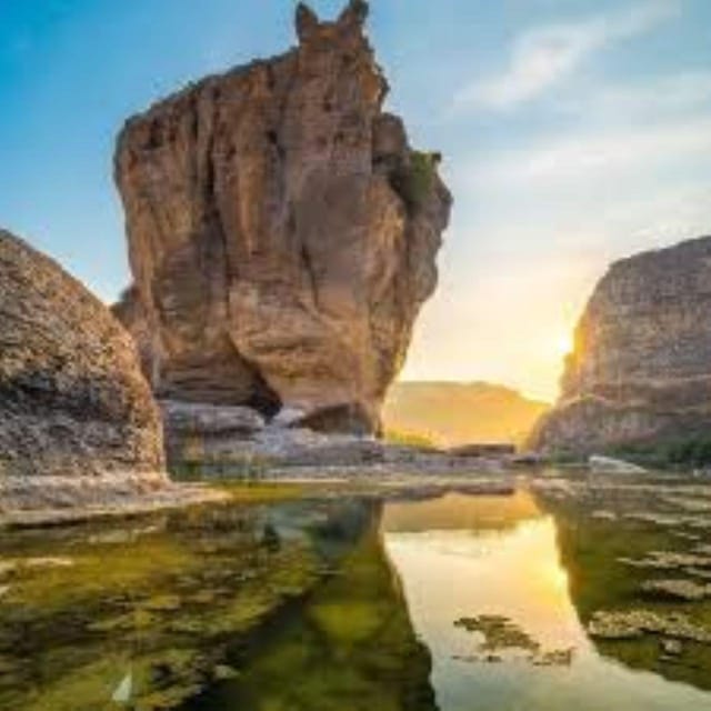 Shoshone Falls: Guided Kayak Tour - Exploring Pillar Falls on foot