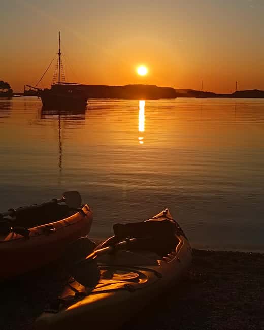 Šibenik: Sea Kayaking Tour to St. Nicholas Fortress - The beach stop and crystal-clear Adriatic water