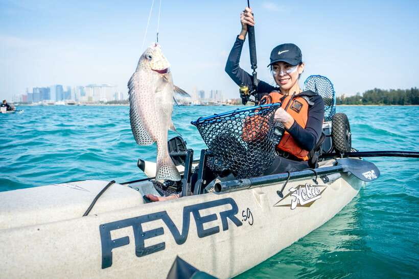 Singapore: 4-hour Kayak Fishing Experience - Learning to cast, position, and land fish