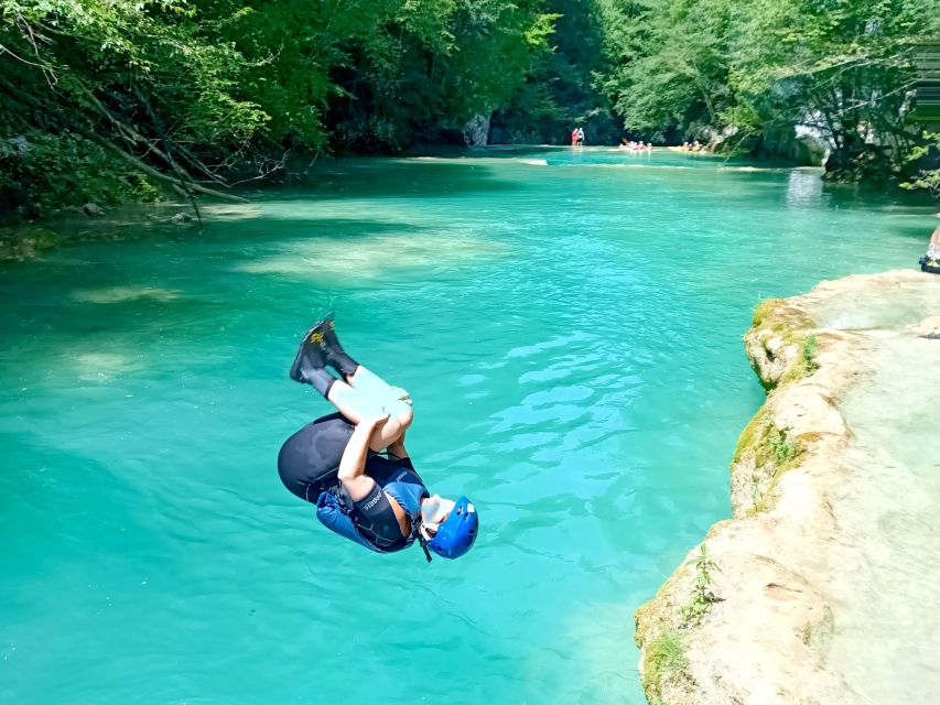 Slunj: Upper Mreznica River Kayaking Adventure - The calm middle section and its clear pools