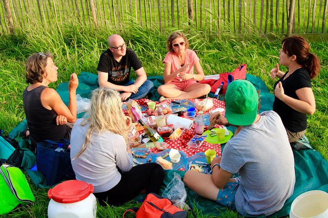 Small-Group Guided Sunset Canoe Tour in Waterland with Dinner - Getting comfortable in the canoe