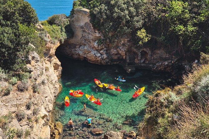 Small groups Kayak tour from Sorrento to Bagni Regina Giovanna - Paddling the Sorrento coast for about 45 minutes