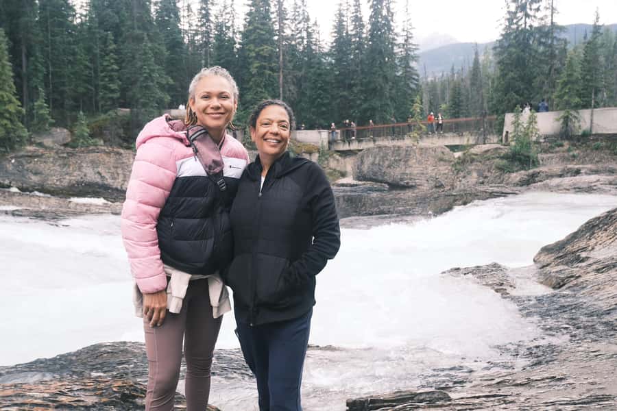Small Grp: Emerald Lake (Optional Canoe) & Takakkaw Falls - Key points at a glance