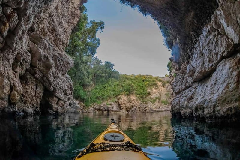 Sorrento: Guided Kayak Tour + Free 1h Paddleboarding - What the guide adds to the experience