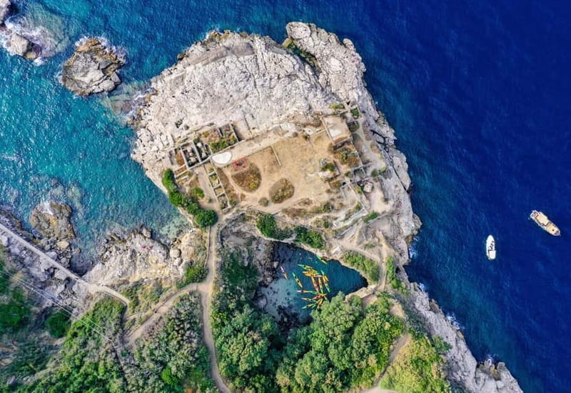 Sorrento: Guided Kayak Tour + Free 1h Paddleboarding - A calm start for first-time kayakers