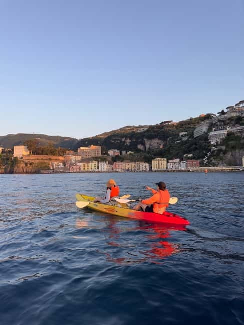 Sorrento: kayak small group tour to Bagni Regina Giovanna - Meeting at Marina Grande