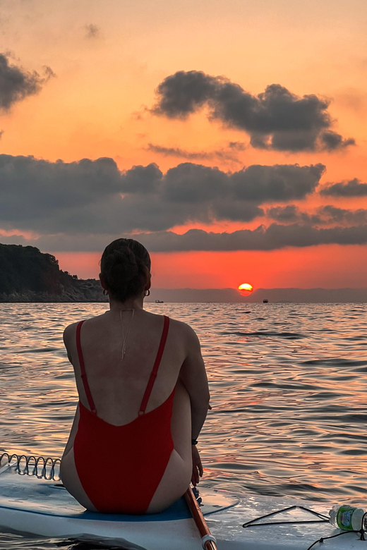 Sorrento: SUP Paddleboard Tour to Bagni Regina Giovanna - Starting at Marina Grande in Sorrento