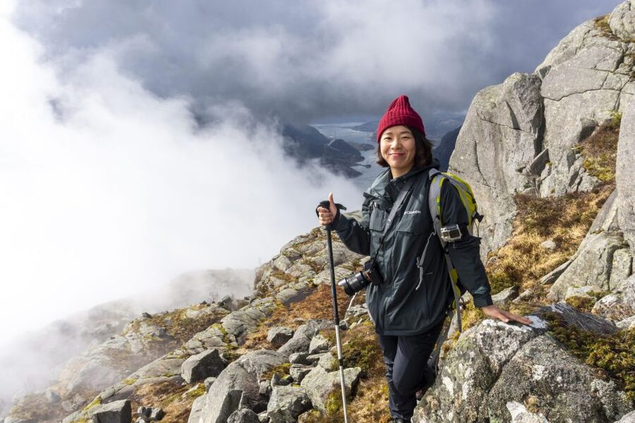 Stavanger: Preikestolen Hidden Trail Hike + Canoe + Lunch - Canoeing across Revsvatnet