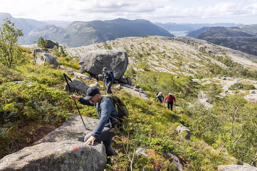 Stavanger: Preikestolen Hidden Trail Hike + Canoe + Lunch - The old trail and its rocky climb