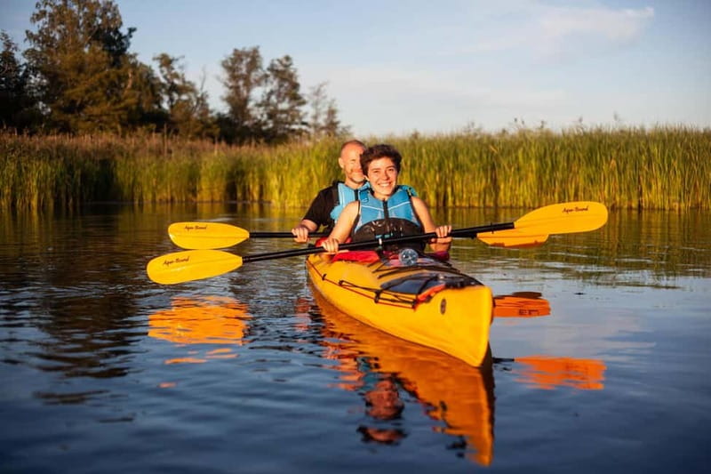 Stockholm: Archipelago Islands Kayak Tour and Outdoor Picnic - Paddling Past Cottages and Nature Reserves