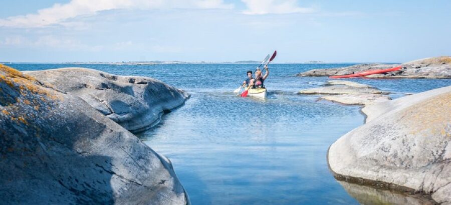 Stockholm: Full-Day Archipelago Kayaking Adventure - Paddling between rugged islands
