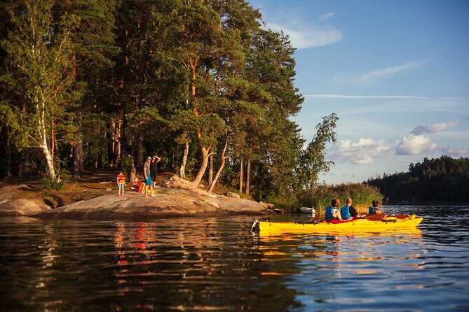 Stockholm: Kayaking tour around Vaxholm Archipelago with Fika - Norrhamnen and Vaxholm’s fishing cottages