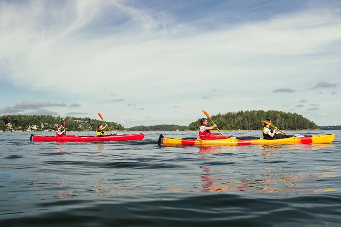 Stockholm: Kayaking tour around Vaxholm Archipelago with Fika - Fika on a quiet island
