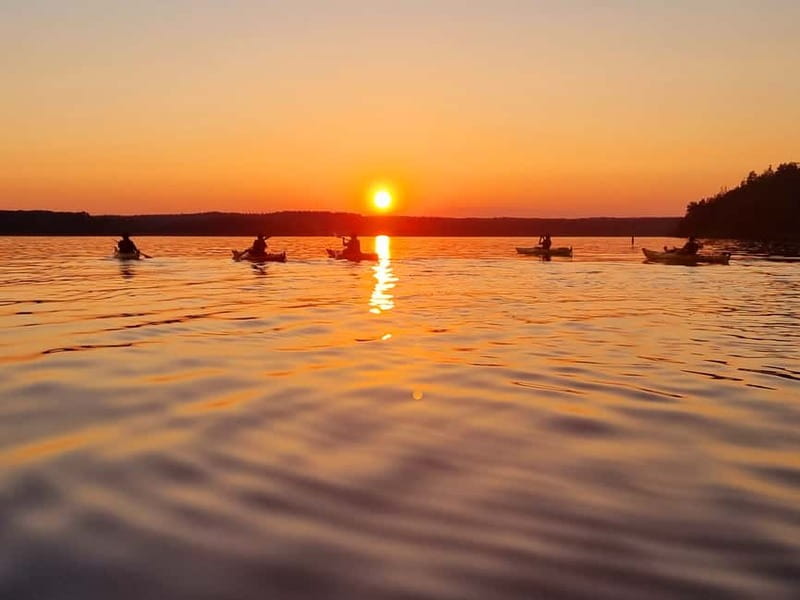 Stockholm: Sunset Kayak Tour on Lake Mälaren with Tea & Cake - The 45-minute safety briefing is time well spent