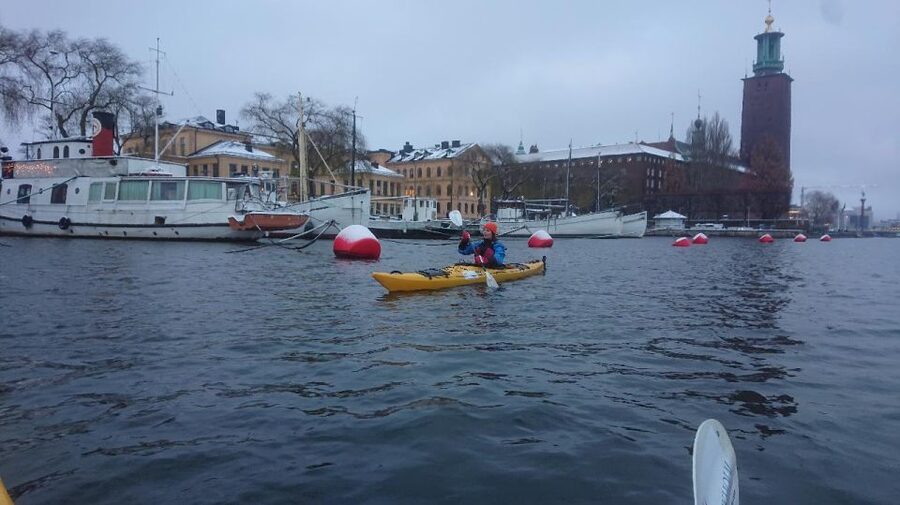 Stockholm: Winter City Kayaking Tour - Lunch, fika, and hot drinks on a cold day