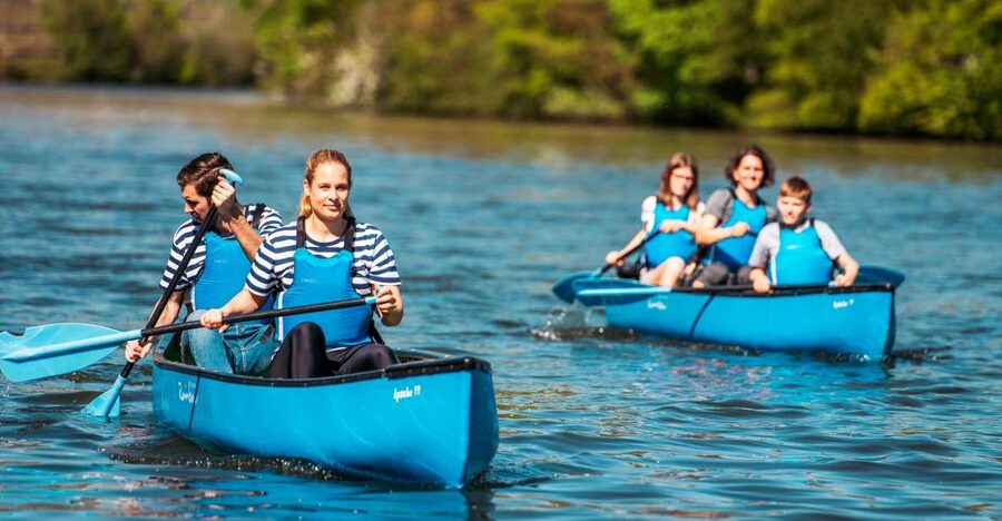 Stuttgart: Canadian Canoe Rental - Reading Stuttgart from the Neckar