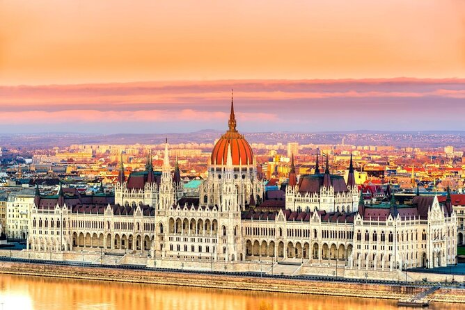 Sunrise SUP to the heart of Budapest - Why this sunrise paddle deserves a place on your Budapest plans