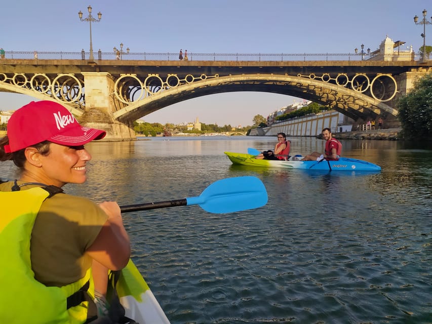Sunset Kayak: Historic Seville, Triana and La Cartuja - Returning through the evening light