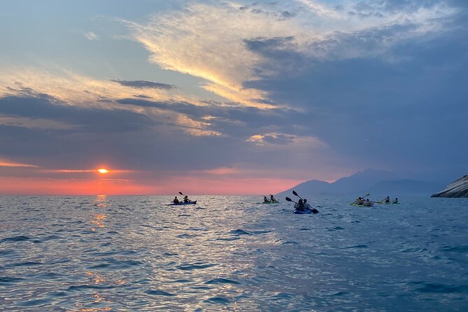 Sunset kayak/Sup tour - Lukova caves and Secret beaches - The 20-minute paddle back to Lukova