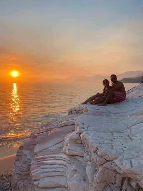 Sunset kayak/Sup tour - Lukova tiny caves and Secret beaches - Who should book this Lukova outing?