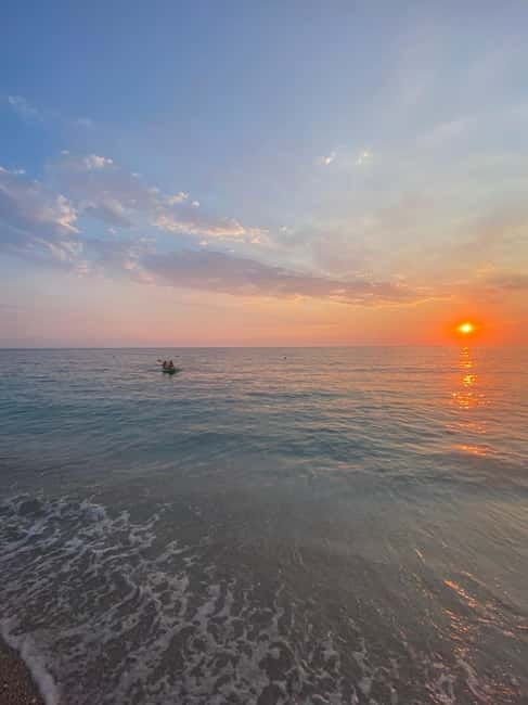 Sunset kayak/Sup tour - Lukova tiny caves and Secret beaches - Thirty minutes beside Lukova’s white-stone coast